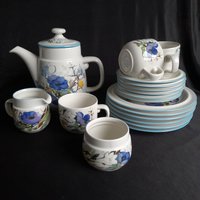 Vintage Goebel Porzellan Jardin Set Bestehend Aus Teekanne, Milchkännchen, Zuckerdose Ohne Deckel, Frühstücksuntertassen Und Teller | 2 Craquelé Vintage Goebel Porzellan Jardin Set Bestehend Aus Teekanne, Milchkännchen, Zuckerdose Ohne Deckel, Frühstücksuntertassen Und Teller | 2 Craquelé von AntikGift