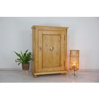 Restaurierter Antiker Brotschrank, Vorratsschrank, Um 1890 in Weichholz von AntikHandelLux