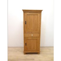 Schöner Restaurierter Hochschrank Im Landhausstil in Weichholz, Küchenschrank von AntikHandelLux