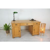 Schöner Restaurierter Landhaus Schreibtisch in Weichholz, Frei Stellbar von AntikHandelLux
