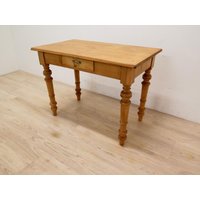 Traumhafter Restaurierter Gründerzeit-Tisch Von 1890, Schreibtisch in Weichholz Traumhafter Restaurierter Gründerzeit-Tisch Von 1890, Schreibtisch in Weichholz von AntikHandelLux
