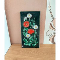 Vintage Jie Gantofa Keramik Wandtafel Mit Mohnblumen Und Gänseblümchen Relief, Aimo Design, Schweden, 1960Er Jahre von AntikHausCrafts