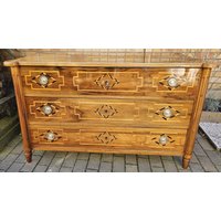 Antike Kommode Nussbaum Anrichte Sideboard Um 1820 Antike Kommode Nussbaum Anrichte Sideboard Um 1820 von AntikStaudinger