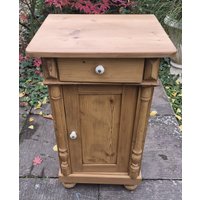 Antiker Nachttisch Kommode Weichholz Antiker Nachttisch Kommode Weichholz von AntikStaudinger