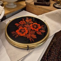 Drehende Vintage Glas Kuchenplatte/Tortenplatte 50Er/70Er Jahre Blumenmotiv Schwarz Rot Retro von AntikStorys