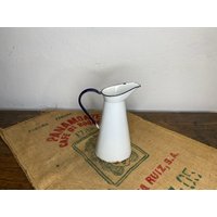 Wasserkanne, Emaillekanne, Valentinstag Geschenk, Weihnachtsgeschenk, Ostern, Geburtstag von AntikZeitlosSchoen