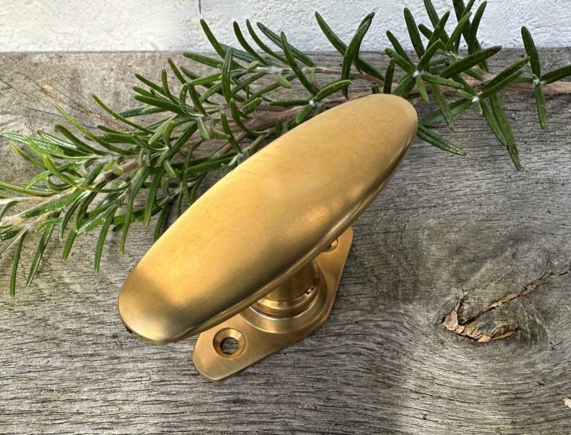 Antikas Fensterbeschlag Fenstergriff in Messing Patiniert - Fensterolive, Fensterbeschläge - von Antikas