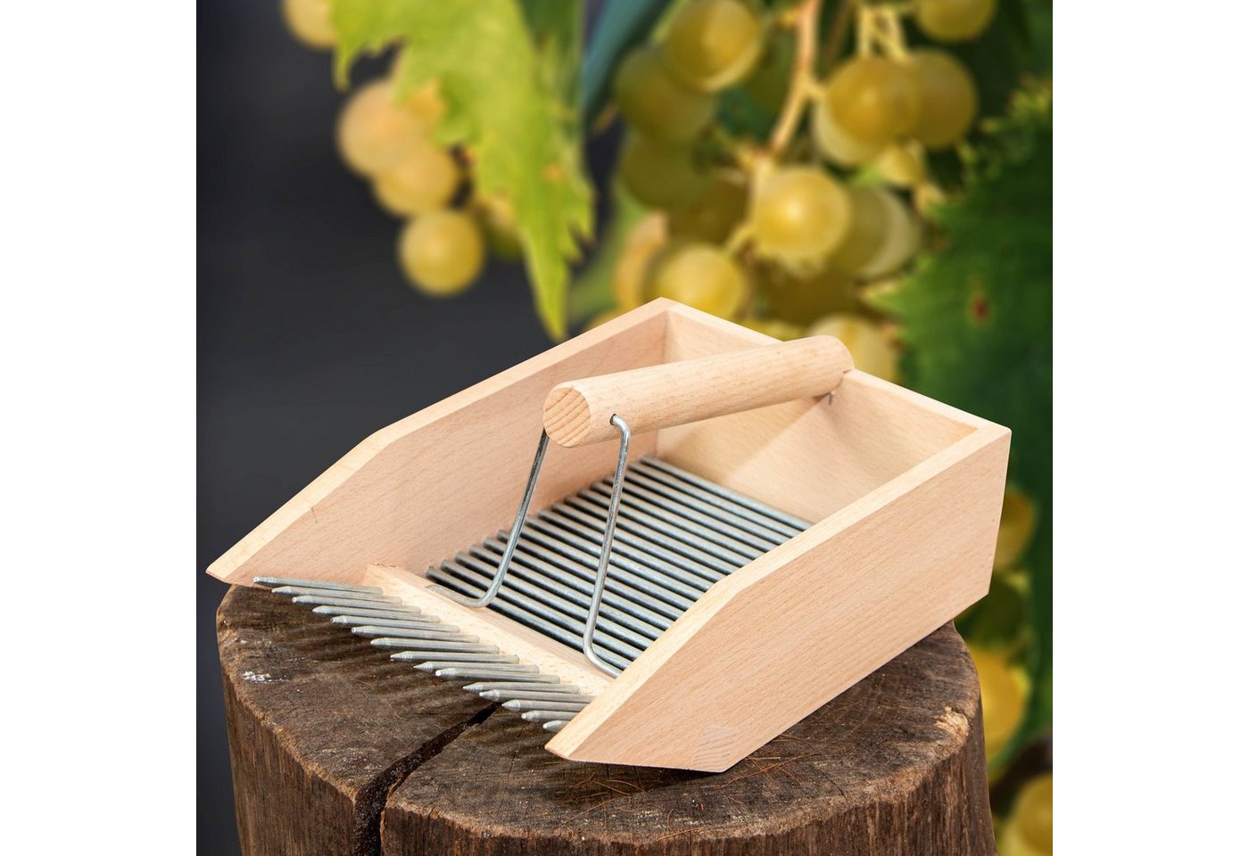 Antikas Gartenfigur Beerenpflücker, Pflückhilfe, Dekoration, aus Holz Antikas Gartenfigur Beerenpflücker, Pflückhilfe, Dekoration, aus Holz von Antikas