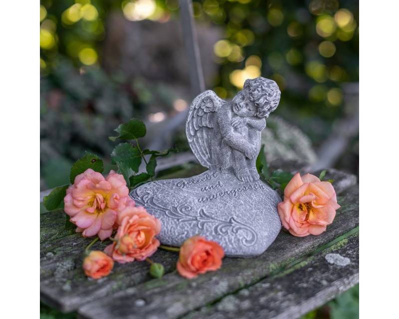 Antikas Gartenfigur Engel auf Herz, Steinguss, grau, H 14cm x T 13,5cm Antikas Gartenfigur Engel auf Herz, Steinguss, grau, H 14cm x T 13,5cm von Antikas