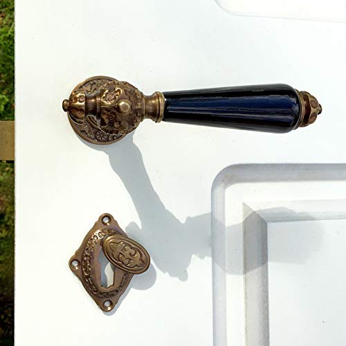Antikas - Herrschaftliche Türbeschläge wie antik, Türgriffe mit Porzellan Rosettengarnitur von Antikas