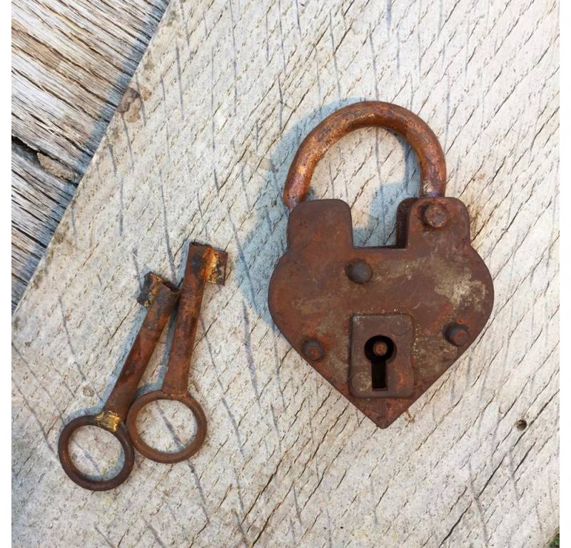 Antikas Wanddekoobjekt Antike Schlösser Bügelschlösser - Hand gearbeitet Vorhängeschloss von Antikas