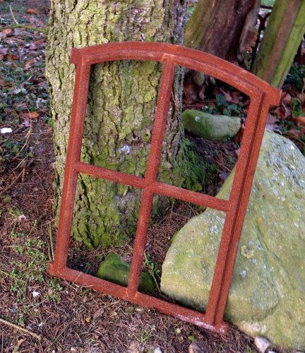 Antikas | altes Eisenfenster in antiken Stil | ca. 47,5 cm x 63 cm | Fensterrahmen aus unbehandelten Gusseisen | Fenster für Stall- und Gartenmauern von Antikas