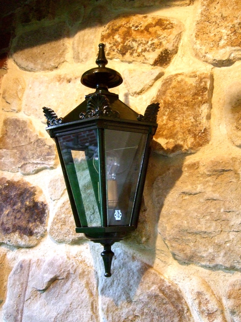 Außenleuchte, Terrassen-Beleuchtung im Landhausstil, Wandlampe Alkmar H 69 cm von Antikas