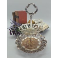 Etagere Gebäckschalen Gedeckter Tisch Landhaus Vintage Alt Metall Kaffee & Kuchen von AntikhandelPenig