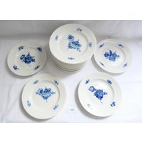 16 Stück Royal Copenhagen Blaue Blume Porzellan Teller 8094 von AntikhandelStuttgart