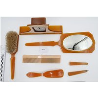 Altes Frisierset Bakelit/Zelluloid Art Deco 1930Er Tischuhr True Time Tellers Altes Frisierset Bakelit/Zelluloid Art Deco 1930Er Tischuhr True Time Tellers von AntikhandelStuttgart