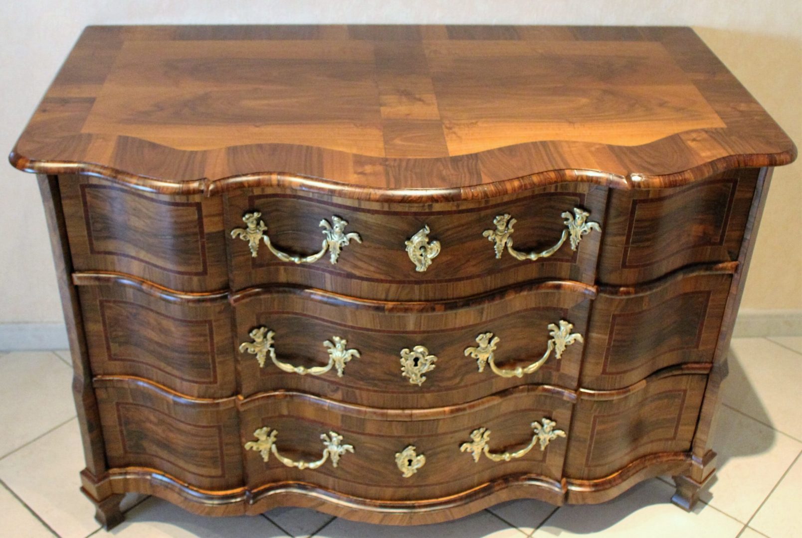 Barock Kommode Nussbaum doppelt Geschweift Braunschweig um 1750 Barock Kommode Nussbaum doppelt Geschweift Braunschweig um 1750 von Antikhof Br?ck