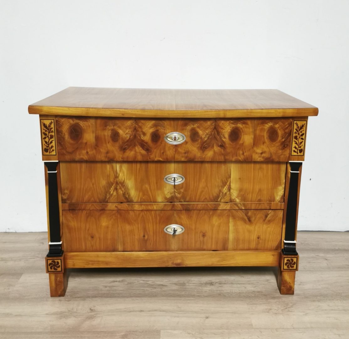 Biedermeier Kommode Kirschbaum mit Intarsien / Pilasterkommode von Antikhof Br?ck