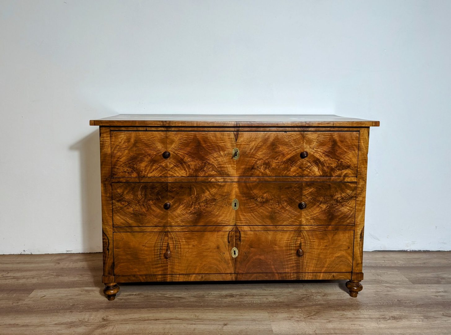 Biedermeier Nussbaum Kommode um 1830 von Antikhof Br?ck