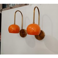 1950Er Jahre Mid Century Messing Wand Scone Druck Lichter Wandleuchte Massiv Orange Shade Scones Home Decor von AntiqueGiftCrafts786