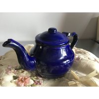 Vintage Kobalt Blau Teekanne/Kaffeekanne Blaue Landhaus Küche Emaille Kanne Blauer Wasserkrug Midcentury von AntiqueRestorerEU
