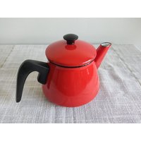 Vintage Rote Emaille Teekanne/Kaffeekanne Landküche Kanne Roter Wasserkrug Midcentury von AntiqueRestorerEU