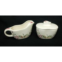 Seltene 1950Er Jahre Red Wing Caprice Muster Sahne Und Zucker Set Zuckerdose Deckel Fancy Free Form Pinched Look Signiert Mint von AntiqueShack
