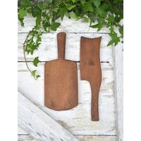 Set Aus Antikem Massivholz Schneidebrett Und Holzbeil, Rustikales Küchendekor Set Aus Antikem Massivholz Schneidebrett Und Holzbeil, Rustikales Küchendekor von AntiqueTransylvania