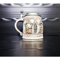 3D Bierkrug Mit Zinndeckel Von Beyer. Handbemalt /Vintage Aus Der Zeit Westdeutschlands. Geschenk Für Biertrinker 3D Bierkrug Mit Zinndeckel Von Beyer. Handbemalt /Vintage Aus Der Zeit Westdeutschlands. Geschenk Für Biertrinker von Antiqueliebe