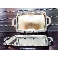 Vintage 2 × Servierplatte/Tabletts Aus Metall Mit Handhaben, Randverzierung Und Bodengravur in Originalverpackung/Serie Practica Von Quelle Vintage 2 × Servierplatte/Tabletts Aus Metall Mit Handhaben, Randverzierung Und Bodengravur in Originalverpackung/Serie Practica Von Quelle von Antiqueliebe
