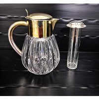 Vintage Karaffe Mit Messingmontierung Und Eis Einsatz. Art Deco Krug Aus Glaskristall, Decanter, Kalte Ente, Getränke Kühlen. 1960Er von Antiqueliebe