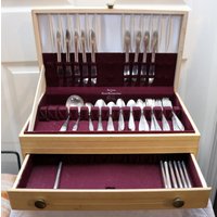 Oneida Noability Teller "Reverie" Besteck Set 1937 - 59 Teilig Mit Silber Box Silberauflage von AntiqueologyToday