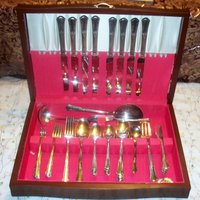 Vintage 1940 Treasure Silberplatten Besteck Set - 68 Teile in Box von AntiqueologyToday
