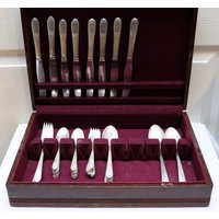 Vintage Wm Rogers Silberplatten Besteck Set Devonshire Marylou, 44 Teile von AntiqueologyToday