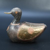 Alte Hand Gefertigte Hölzerne Ente Statue Vintage Aus Holz Seltene Messing Ausgestattet Schwan Figur Nepal von AntiquesFromAsia