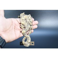 Drache Geschnitzte Messing Türgriff Alte Antike Metall Tür Zieht Handgemachte Vintage Figur Einzigartige Türschloss Buddhismus Tibetisch Nepal von AntiquesFromAsia