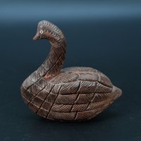 Feine Geschnitzte Hölzerne Enten-statue Vintage Seltene Alte Handgefertigte Messing Ausgestattet Holzfigur Schwan Nepal Feine Geschnitzte Hölzerne Enten-statue Vintage Seltene Alte Handgefertigte Messing Ausgestattet Holzfigur Schwan Nepal von AntiquesFromAsia