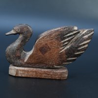 Handgefertigte Hölzerne Entenstatue Alte Vintage Seltene Messing Ausgestattet Schwanfigur Nepal Handgefertigte Hölzerne Entenstatue Alte Vintage Seltene Messing Ausgestattet Schwanfigur Nepal von AntiquesFromAsia