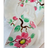 Vintage 1940Er Jahre Adderley Gebrühte Porzellan Teetasse Und Untertasse, Handbemalte Rosa Blüten von AntiquesandCurio