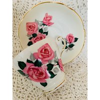 Vintage Regency Gebrühte Porzellan Teetasse Und Untertasse, Rosa Rosen von AntiquesandCurio