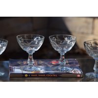 4 Vintage Geätzte Kristall Cocktail Gläser, Seneca, 1950Er Jahre, Nick & Nora, Craft Geätztes Martini Glas ~ Champagner Coupes von Antiquevintagefind