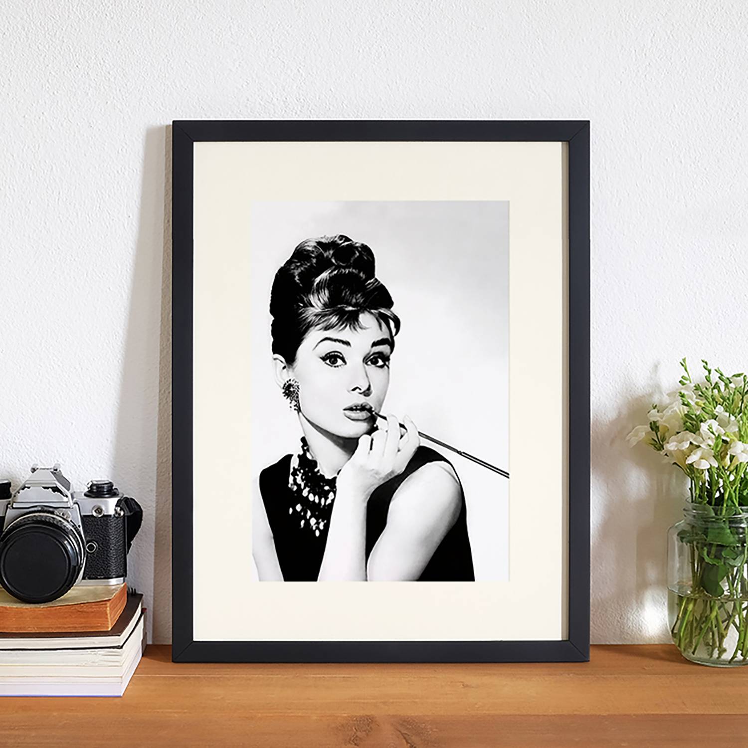 Bild Audrey Hepburn Smoking von Any Image