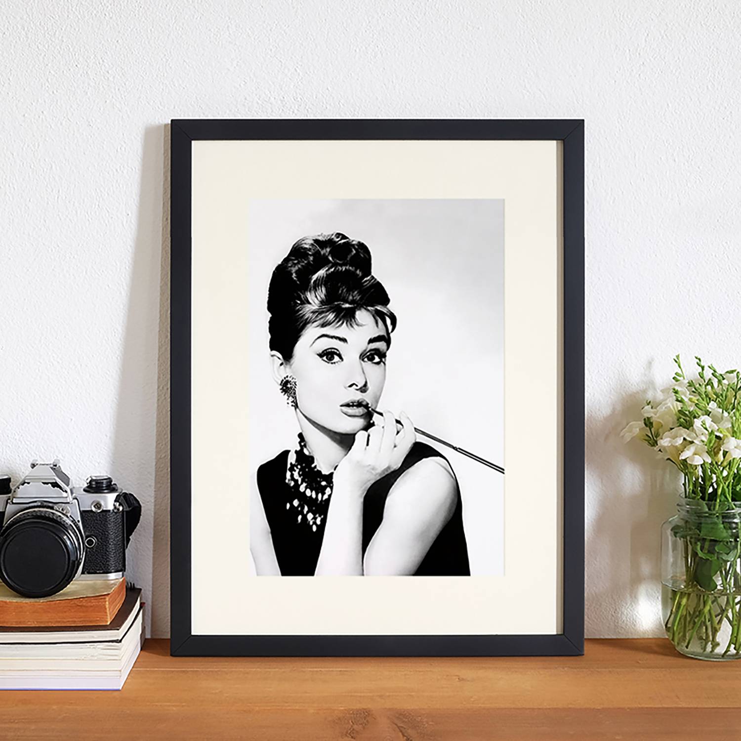Bild Audrey Hepburn Smoking Bild Audrey Hepburn Smoking von Any Image