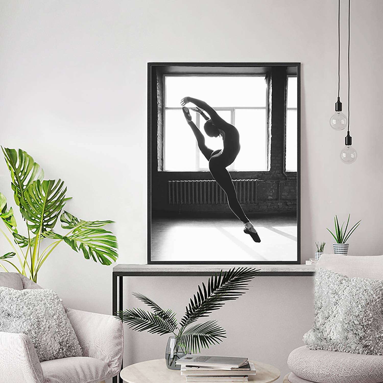 Bild Ballerina Dancing Indoors von Any Image