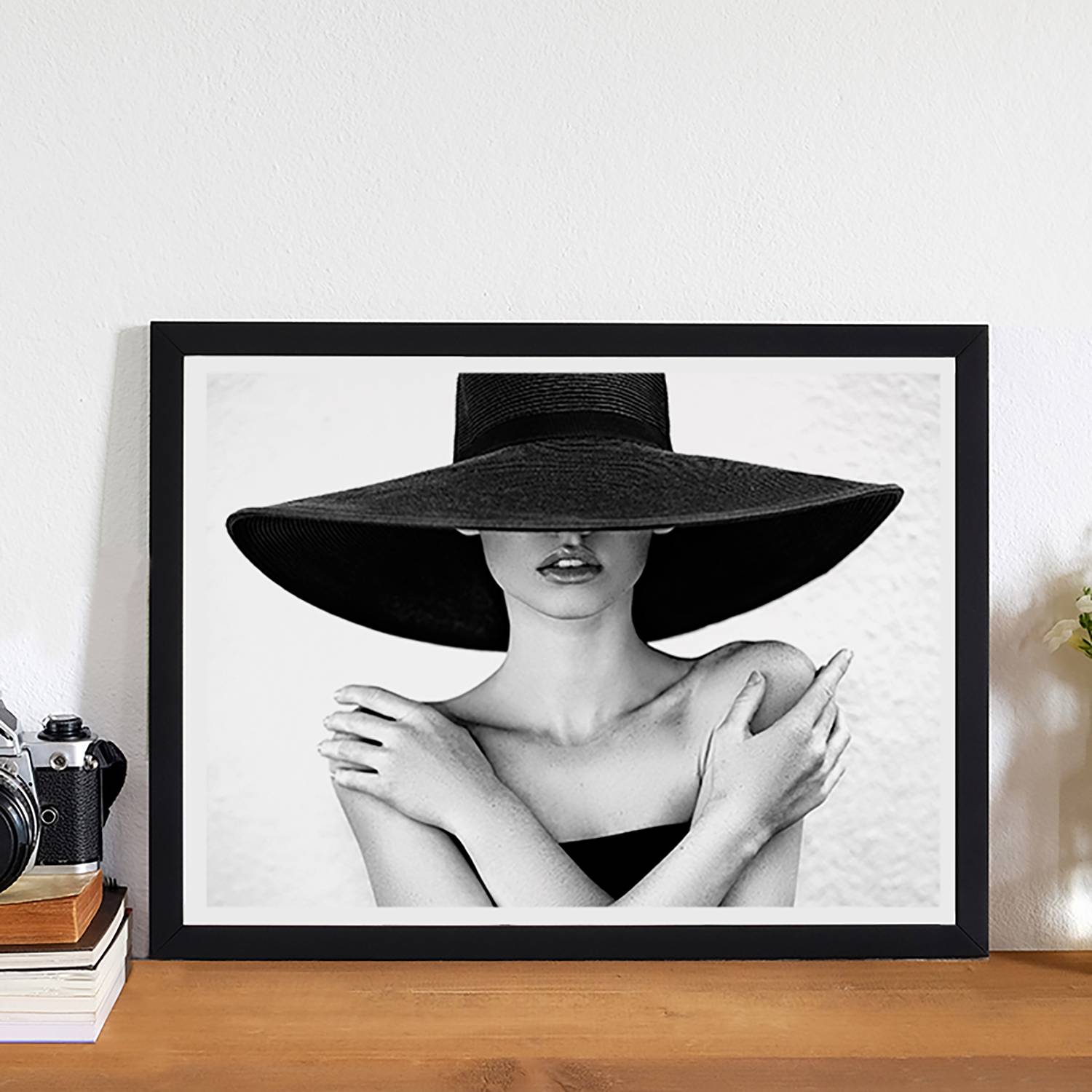 Bild Big Black Hat von Any Image