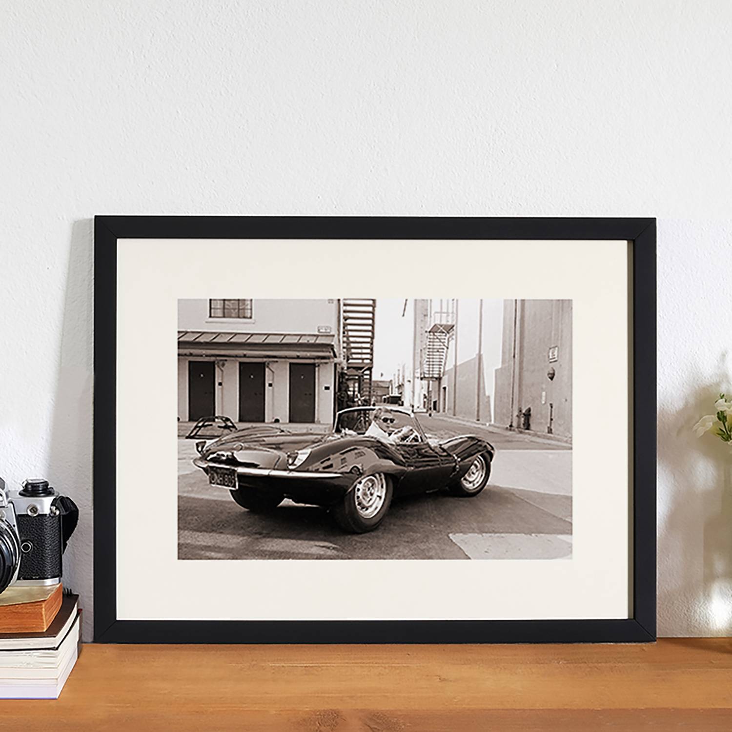 Bild Steve McQueen in his Jaguar Bild Steve McQueen in his Jaguar von Any Image