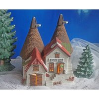 Christmas Village House Von Abteilung 56. Dickens - Bischof Oast Mit Light Kit von AnythingDiscovered