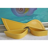 Geteilte Keramik Schale Mit Zwei Fächern Und Tablett. Moderne Form Von Studio Nova, Truck Produkt Architektur von AnythingDiscovered