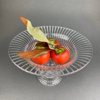 Große Kristallfußschale. Klare Geschliffene Kristall Herzstück Servierplatte. Wahrscheinlich Waterford. Feines Essen . Elegante Obstschale von AnythingDiscovered