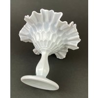 Milchglas Konfekt Schale/Kompott Weiße Trinket-Teller Mit Gekräuseltem Rand Schüssel Fuß Und Daumenabdruck-Motiv von AnythingDiscovered